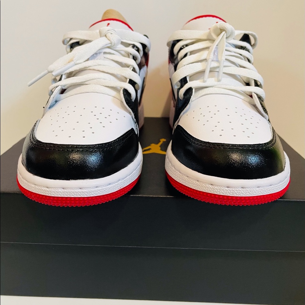 Nike Air Jordan 1 Low Retro 5.5 Youth or 7 Women - Picture 8 of 8